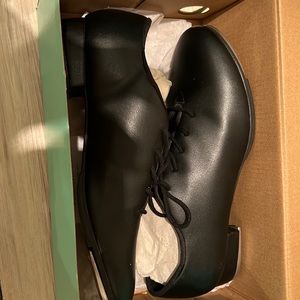 Brand new tap shoes!